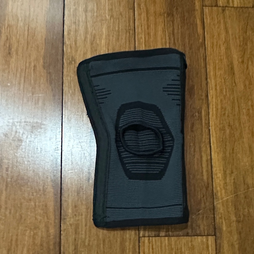 Black Knee Support Brace